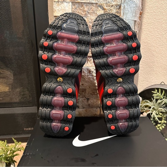 SOLD Nike Air Max Dn8 Red Black Sneakers Men’s Size 13 - Picture 5 of 7